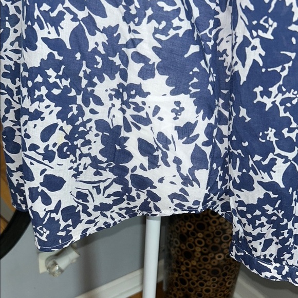 Talbots .Floral Print Women's Top - Picture 4 of 5